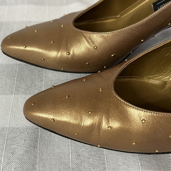 Stuart Weitzman gold with gold round studded 3” heels/pump - Picture 3 of 17